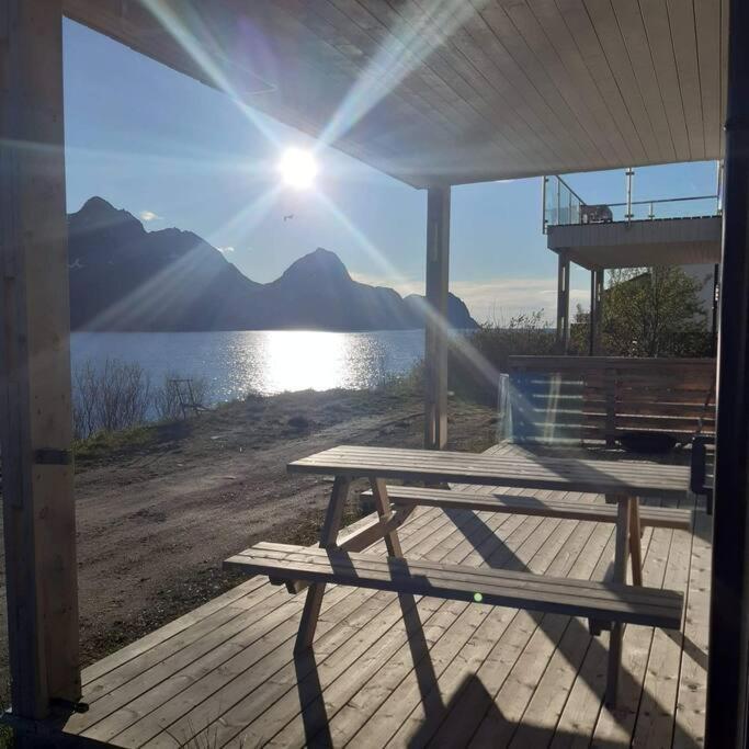 Senja, Husoy I Senja. Leilighet Med Utsikt Over Fjord Og Fjell Tofta Екстер'єр фото