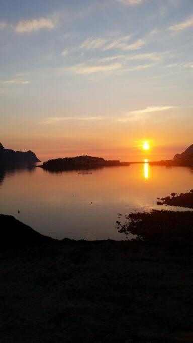 Senja, Husoy I Senja. Leilighet Med Utsikt Over Fjord Og Fjell Tofta Екстер'єр фото